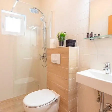 Dvoshko بيت ضيافة 3*