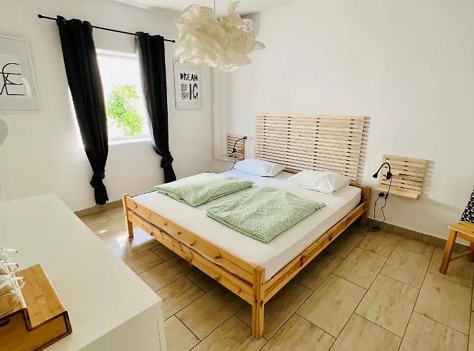 Dvoshko Гостевой дом Хвар